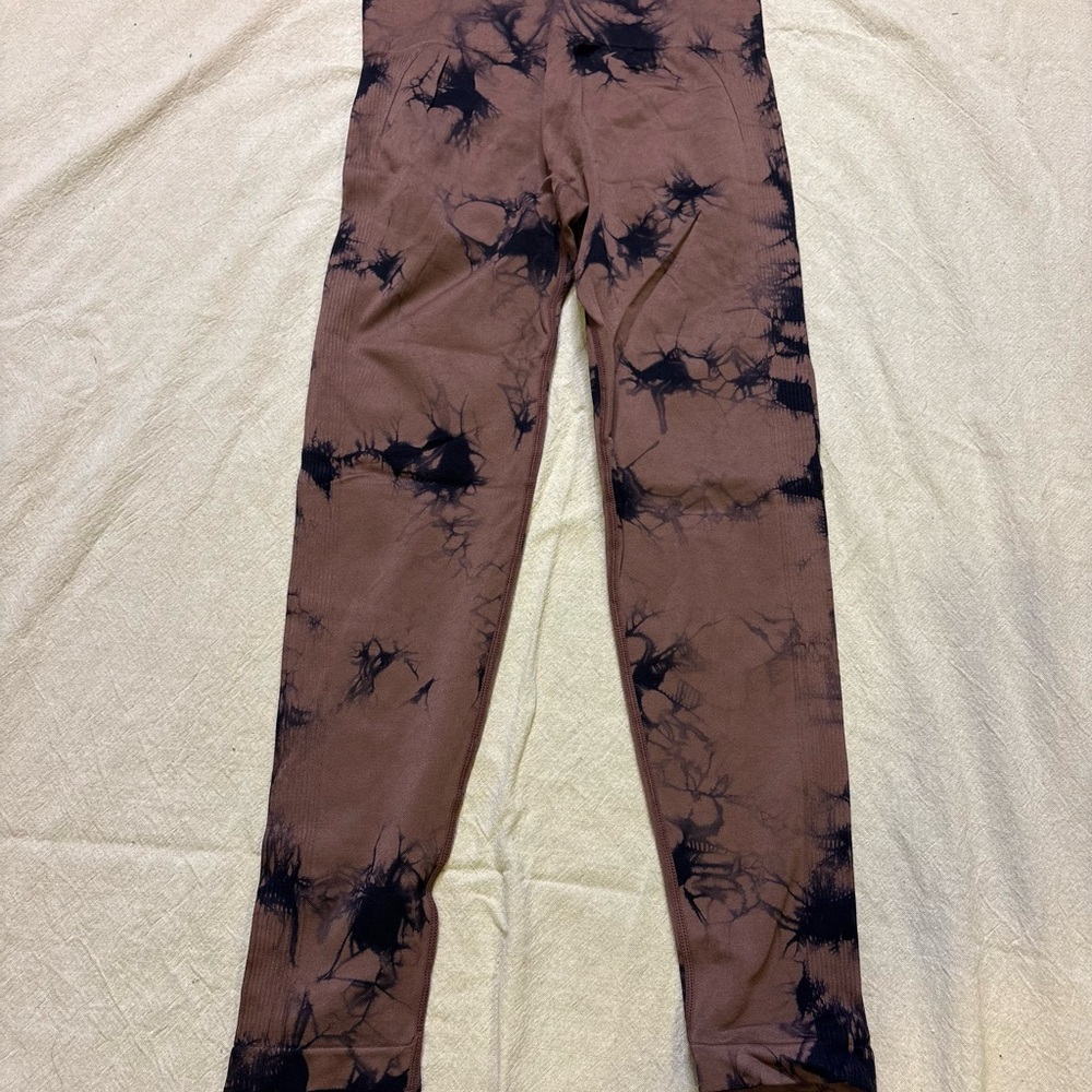 Stylish Tie-Dye Athletic Leggings